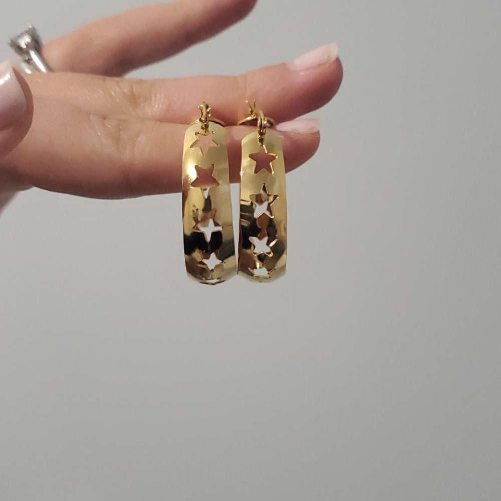 Thick gold star hoops